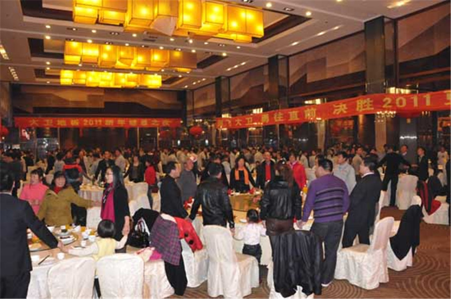 “一家人”手牽著手，共唱“大中國”.jpg
